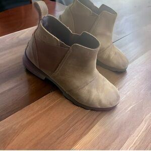 Sorel Waterproof Suede Ankle Boots with Tread in Tan size 8